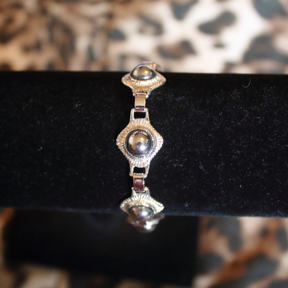 STUNNING FAUX PEARL SILVER BRACELET(7)